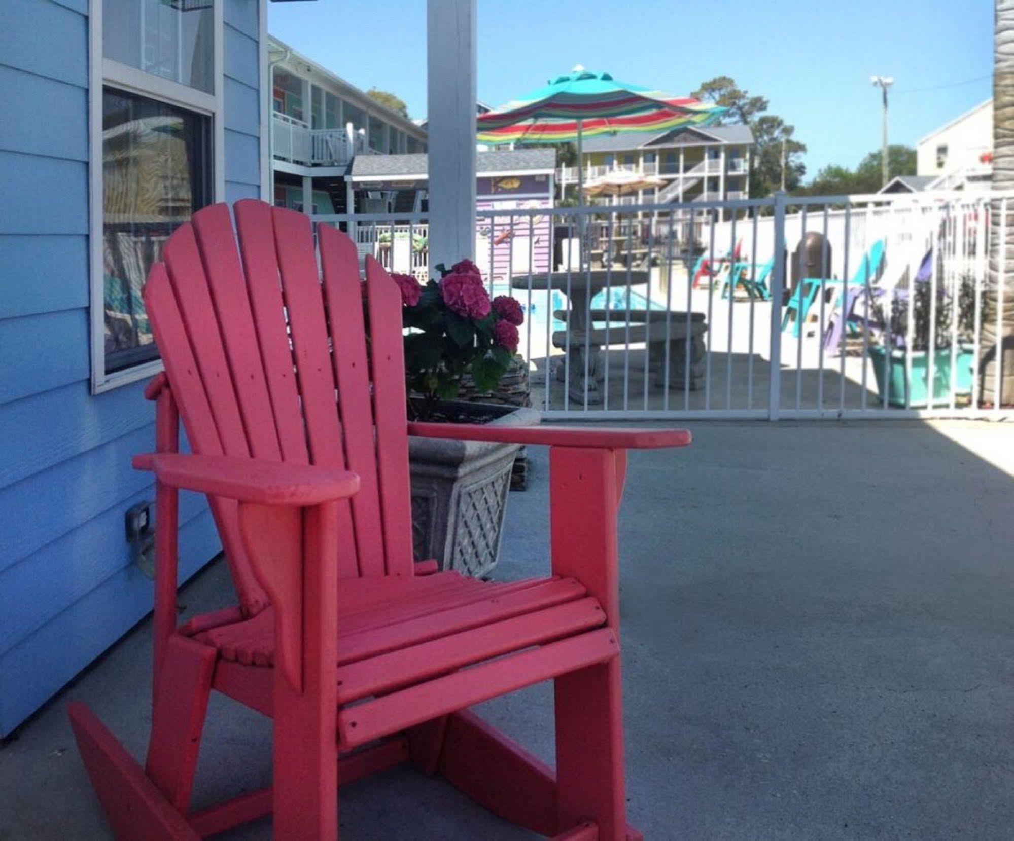 Pirates Cove Motel Carolina Beach Exterior photo