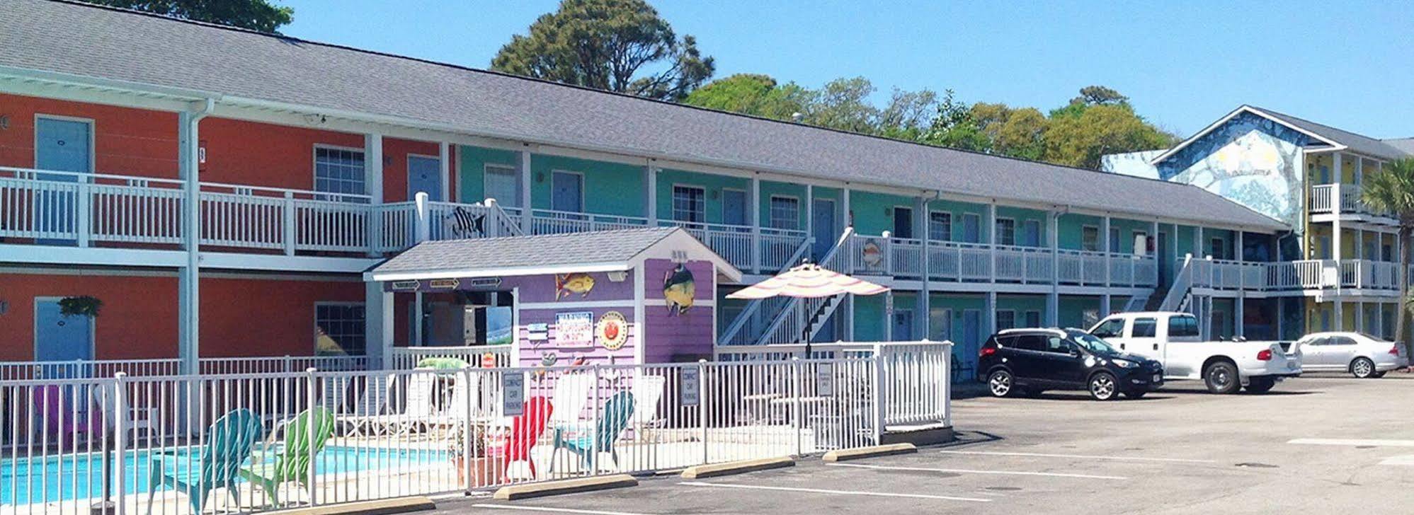 Pirates Cove Motel Carolina Beach Exterior photo